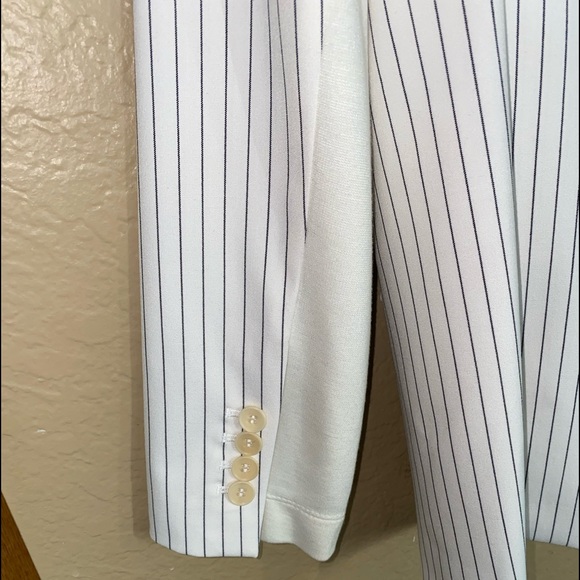New BCBGMaxAzria matching pinstripe blazer and shorts set - Picture 7 of 13